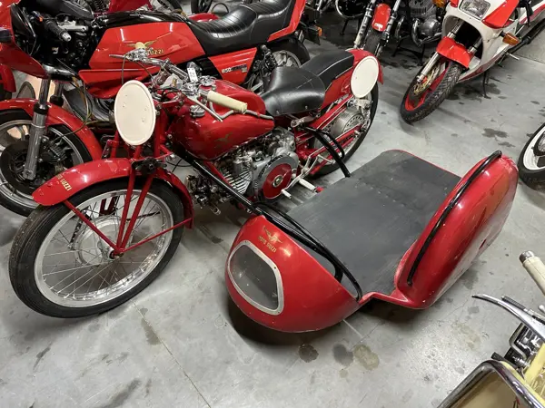 Moto Guzzi Condor 500 met zijspan