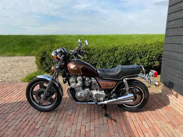 Honda CB900 Custom