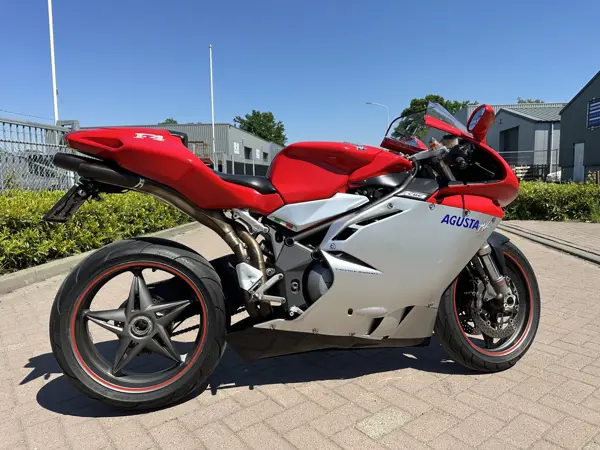 MV Agusta F4 750
