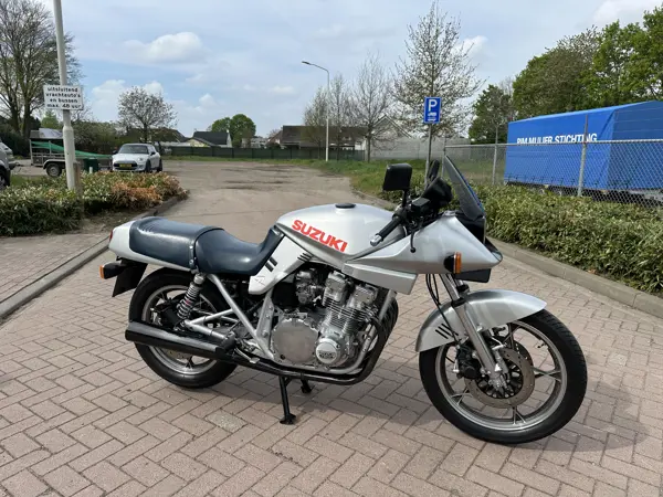 Suzuki GSX 750 S Katana