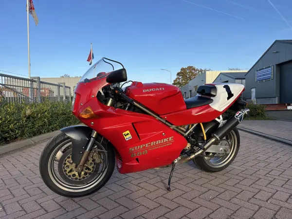Ducati Superquatro 888 