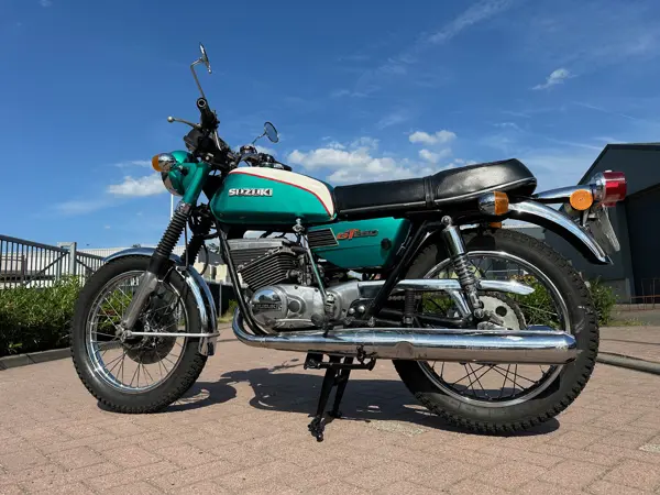 Suzuki GT250