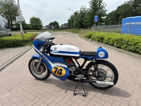Suzuki T500 racer