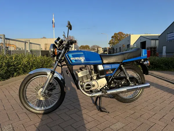 Suzuki GT250 X7