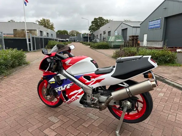 Honda RVF 400 R