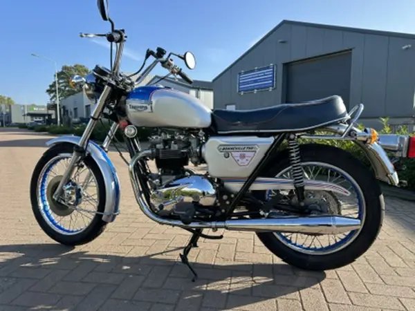 Triumph Bonneville 750
