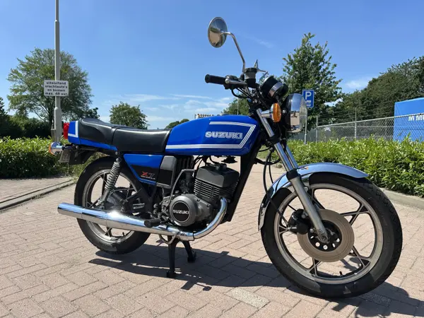 Suzuki GT250 X7